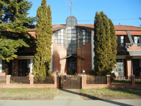 Гостиница Primera Apartmanház  Харкань